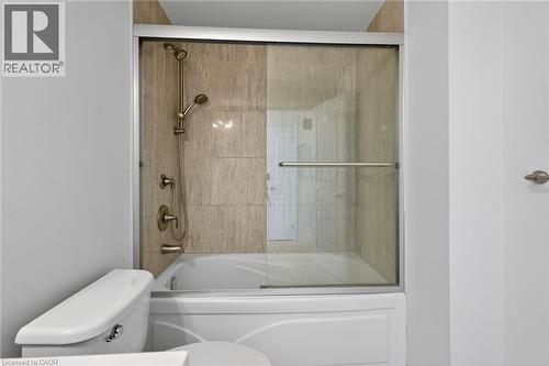 515 Winston Road Unit# 22, Grimsby, ON - Indoor Photo Showing Bathroom