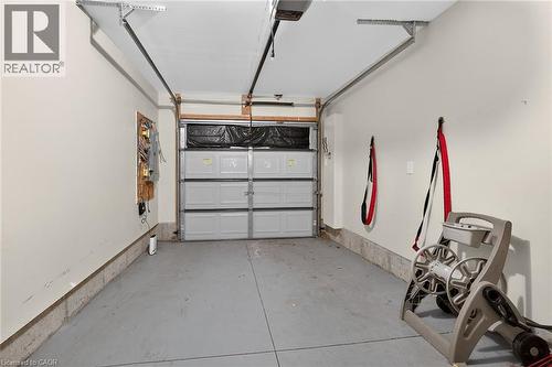 515 Winston Road Unit# 22, Grimsby, ON - Indoor Photo Showing Garage