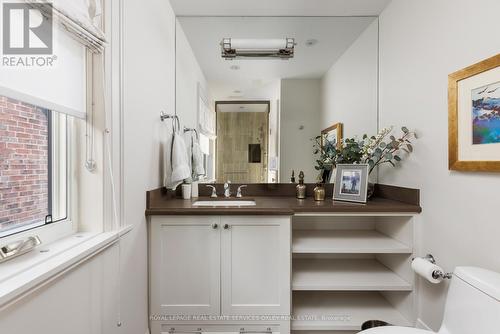 106 Highland Avenue, Toronto, ON - Indoor Photo Showing Bathroom