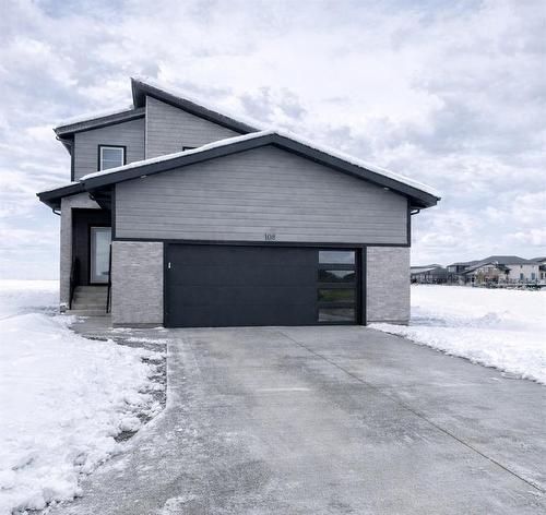 109 Gardner trail Street  Winnipeg, MB R2V 5G3