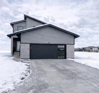 109 Gardner trail Street  Winnipeg, MB R2V 5G3