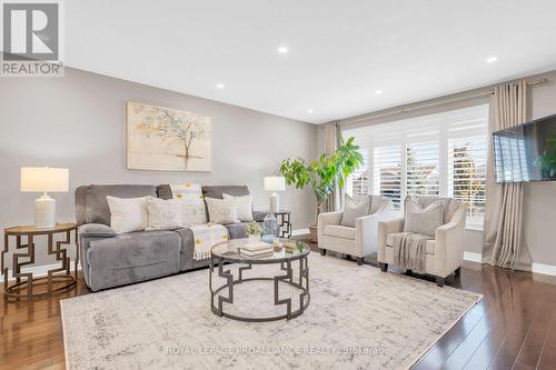 18 Fox Den Drive, Brighton, ON - Indoor Photo Showing Living Room