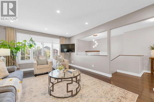 18 Fox Den Drive, Brighton, ON - Indoor Photo Showing Living Room