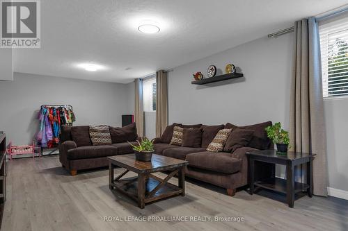 18 Fox Den Drive, Brighton, ON - Indoor Photo Showing Living Room
