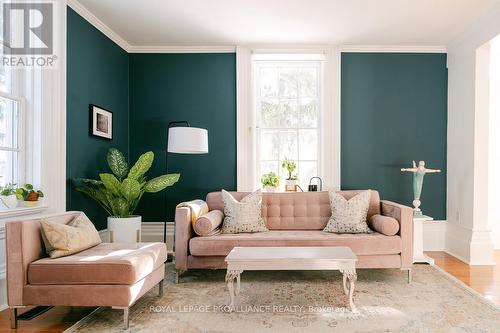 374 Bloomfield Main Street, Prince Edward County (Bloomfield Ward), ON - Indoor Photo Showing Living Room