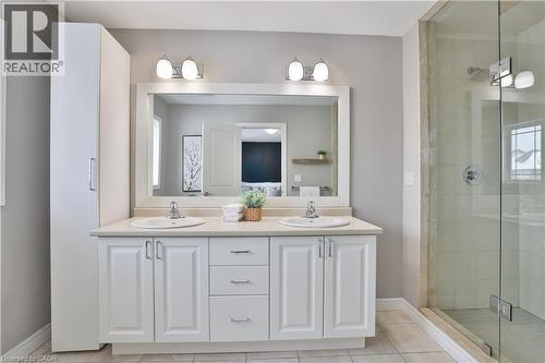 15 Cutts Crescent, Hamilton, ON - Indoor Photo Showing Bathroom