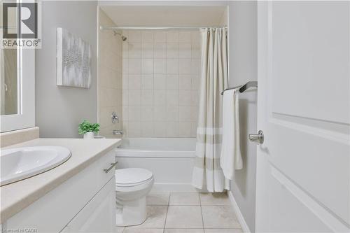 15 Cutts Crescent, Hamilton, ON - Indoor Photo Showing Bathroom
