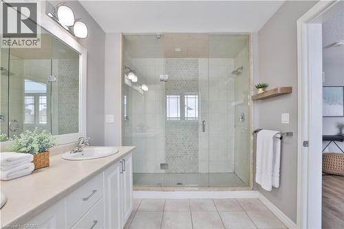 15 Cutts Crescent, Hamilton, ON - Indoor Photo Showing Bathroom