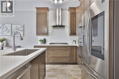 15 Cutts Crescent, Hamilton, ON - Indoor Photo Showing Kitchen With Upgraded Kitchen