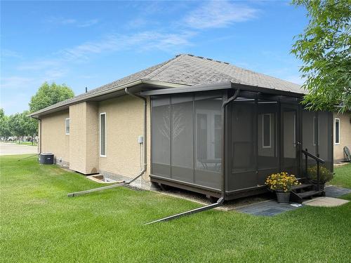 12 Augusta Crescent, Brandon, MB - Outdoor