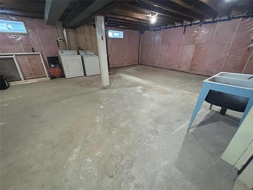11 Portland Avenue, Winnipeg, MB - Indoor Photo Showing Basement