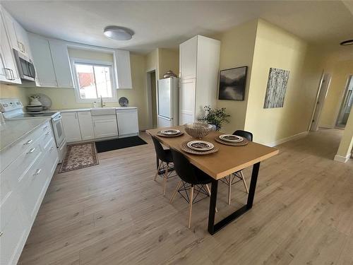 11 Portland Avenue, Winnipeg, MB - Indoor