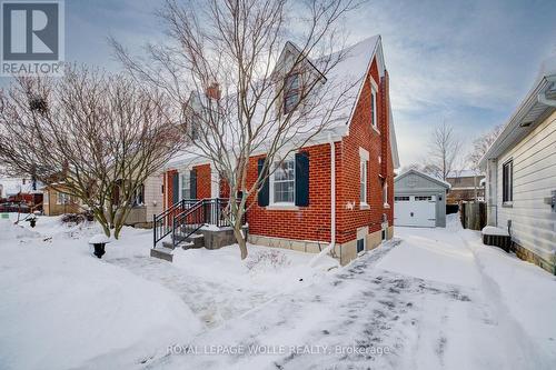 8 Lowrey Avenue S, Cambridge, ON - Outdoor