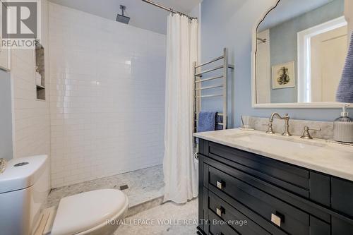 8 Lowrey Avenue S, Cambridge, ON - Indoor Photo Showing Bathroom