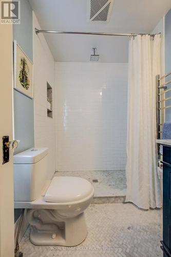 8 Lowrey Avenue S, Cambridge, ON - Indoor Photo Showing Bathroom