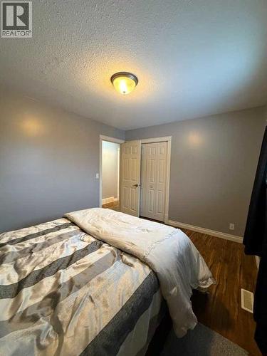 100 Balaclava Street, Veteran, AB - Indoor Photo Showing Bedroom