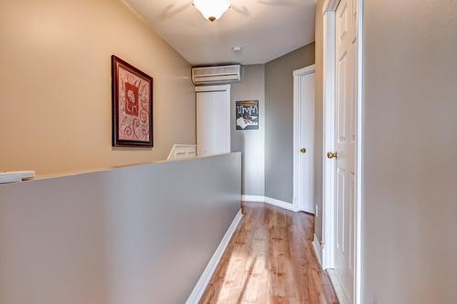 Passageway - 472 Rue Laurent-O.-David, Boisbriand, QC 