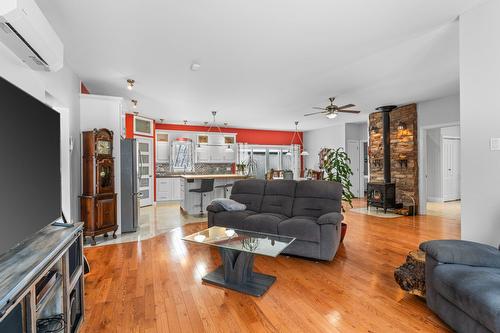 Salon - 125 Rue Pascal, Sainte-Sophie, QC - Indoor Photo Showing Living Room
