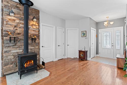 Hall d'entrée/Vestibule - 125 Rue Pascal, Sainte-Sophie, QC - Indoor With Fireplace
