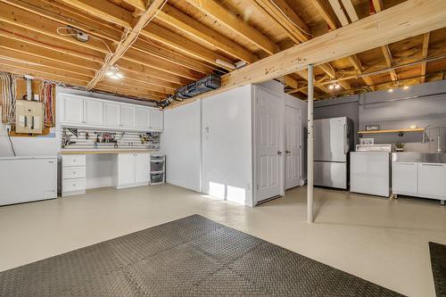 Family room - 6665 Rue Des Bourraches, Québec (Les Rivières), QC - Indoor Photo Showing Laundry Room