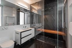 Salle de bains attenante à la CCP - 