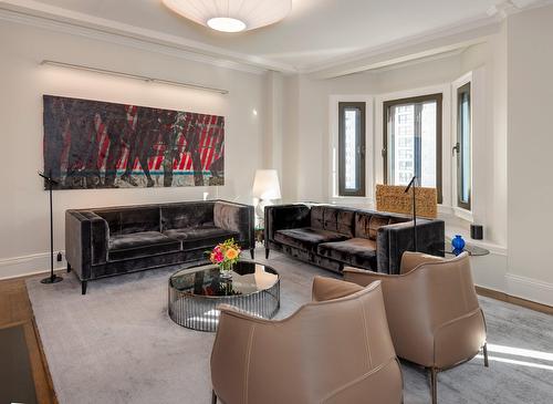 Salon - 59-1509 Rue Sherbrooke O., Montréal (Ville-Marie), QC - Indoor