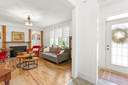 Hall - 82 Rue De L'Union, Shawinigan, QC - Indoor Photo Showing Living Room With Fireplace