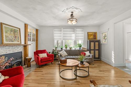 Living room - 82 Rue De L'Union, Shawinigan, QC - Indoor Photo Showing Living Room With Fireplace