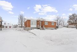 214 Rue Monique  Terrebonne (Lachenaie), QC J6W 5W9
