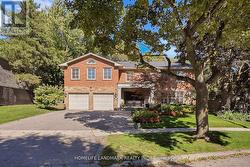 30 BOBWHITE CRESCENT  Toronto, ON M2L 2E1