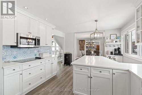22 Briarfield Crescent, St. Catharines (Glendale/Glenridge), ON - Indoor Photo Showing Kitchen With Upgraded Kitchen