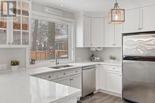 22 Briarfield Crescent, St. Catharines (Glendale/Glenridge), ON - Indoor Photo Showing Kitchen With Double Sink With Upgraded Kitchen