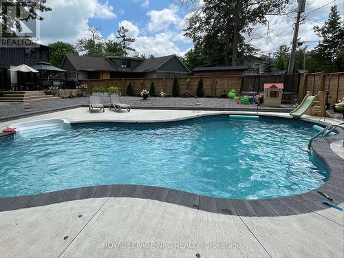 22 Briarfield Crescent, St. Catharines (Glendale/Glenridge), ON - Outdoor With In Ground Pool With Backyard