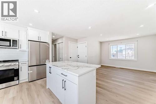 6128 Madigan Drive Ne, Calgary, AB - Indoor Photo Showing Kitchen