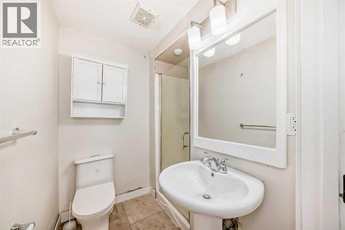 6128 Madigan Drive Ne, Calgary, AB - Indoor Photo Showing Bathroom
