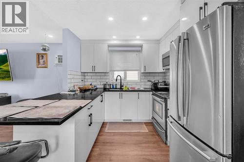 6537 68 Street Ne, Calgary, AB - Indoor Photo Showing Kitchen With Upgraded Kitchen