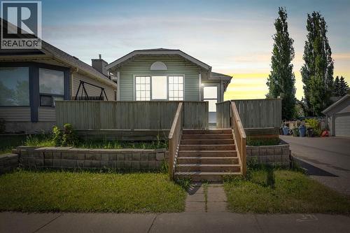 6537 68 Street Ne, Calgary, AB - Outdoor