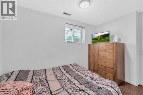 6537 68 Street Ne, Calgary, AB - Indoor Photo Showing Bedroom