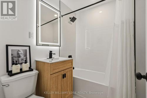 Bathroom - 4 pc - 56 Tolton Avenue, Hamilton, ON - Indoor Photo Showing Bathroom