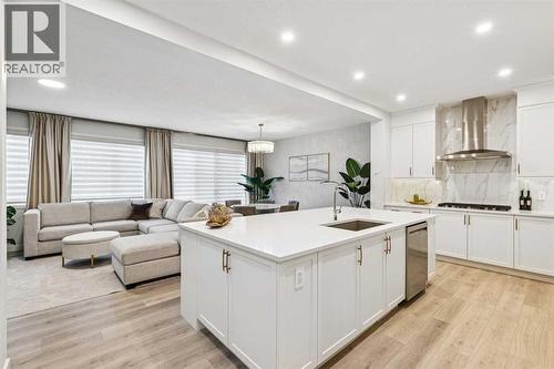 153 Edith Villas NW  Calgary, AB T3R 1Y8