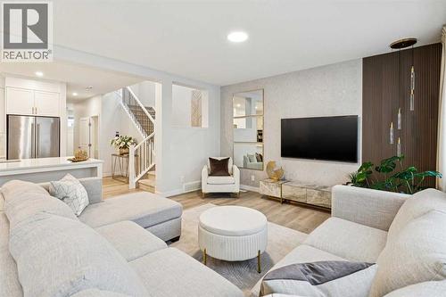 153 Edith Villas Nw, Calgary, AB - Indoor Photo Showing Living Room