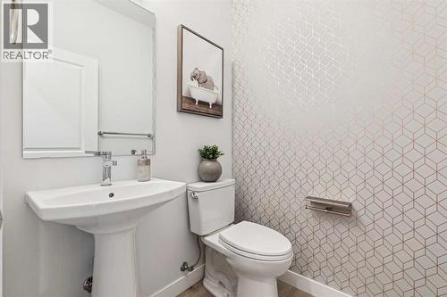153 Edith Villas Nw, Calgary, AB - Indoor Photo Showing Bathroom