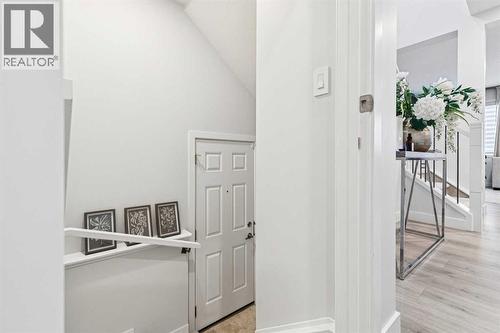 153 Edith Villas Nw, Calgary, AB - Indoor Photo Showing Other Room
