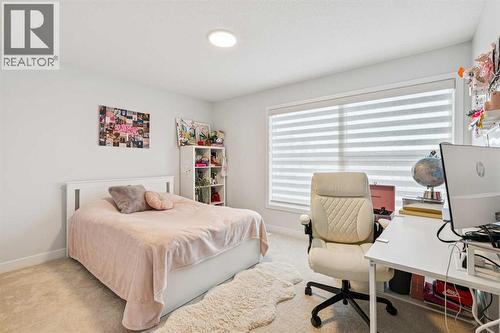 153 Edith Villas Nw, Calgary, AB - Indoor Photo Showing Bedroom
