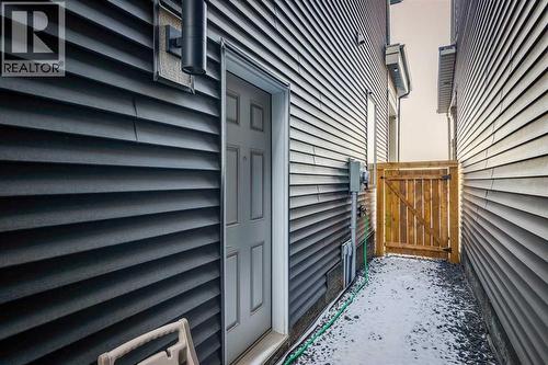 153 Edith Villas Nw, Calgary, AB - Outdoor