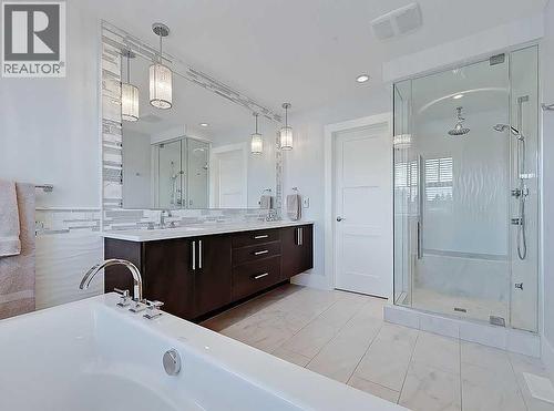 14 Rosetree Road Nw, Calgary, AB - Indoor Photo Showing Bathroom