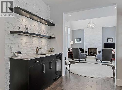 14 Rosetree Road Nw, Calgary, AB - Indoor Photo Showing Kitchen