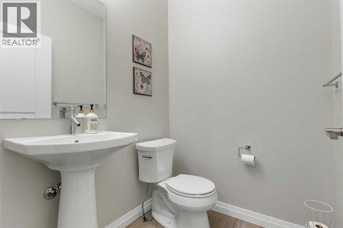 26 Marquis Heights Se, Calgary, AB - Indoor Photo Showing Bathroom