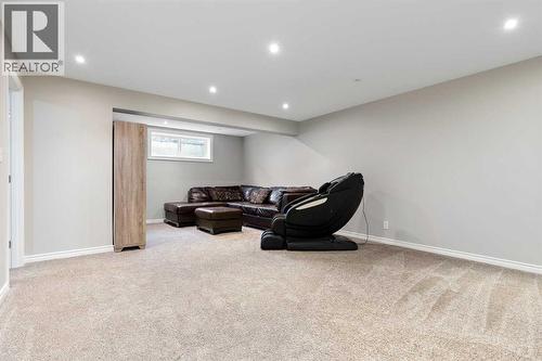 26 Marquis Heights Se, Calgary, AB - Indoor