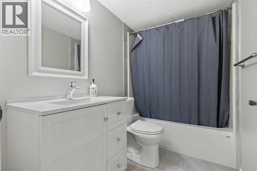 26 Marquis Heights Se, Calgary, AB - Indoor Photo Showing Bathroom